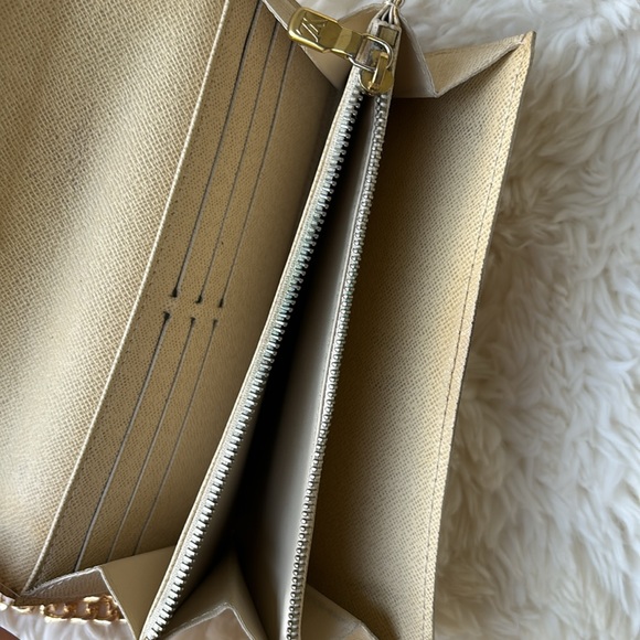 🤍🩶 Louis Vuitton Damier Azur Sarah Wallet - Picture 7 of 16